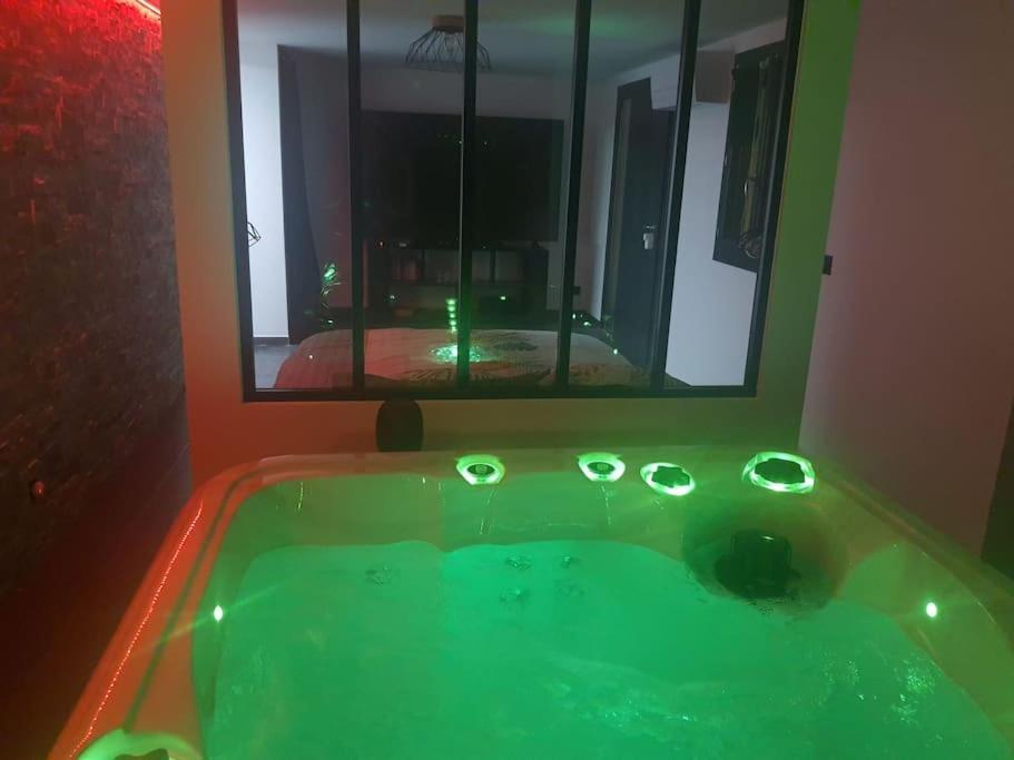 Superbe Appartement Avec Jacuzzi Et Exterieur Perpignan Luaran gambar
